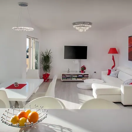 Damira Apartment *