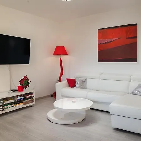 Damira Apartment *