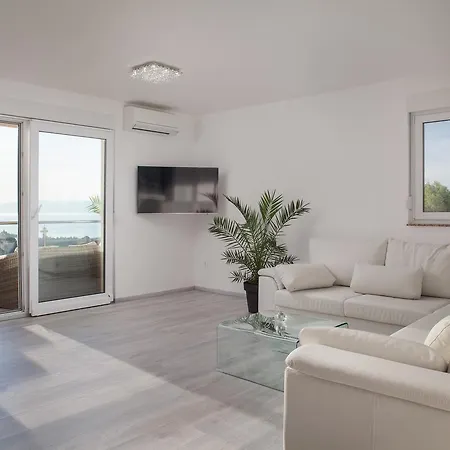 Apartment Damira *