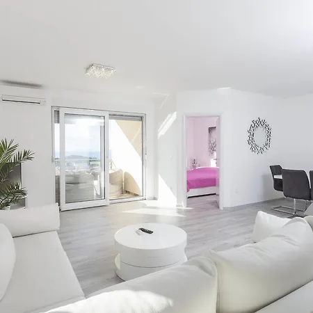 Damira Apartment Makarska